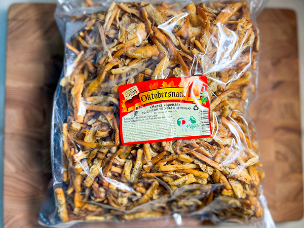 Нитка ЖАРЕНАЯ "Чеснок с зеленью" Oktobersnack 1 кг (сырный продукт) в Братске