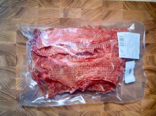 Корюшка вяленая с икрой (21+): Мясо Чипсы свиные СУХИЕ 