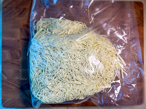 Сырный продукт ФЕРМЕРСКИЙ паутинка  укроп/чеснок в Братске